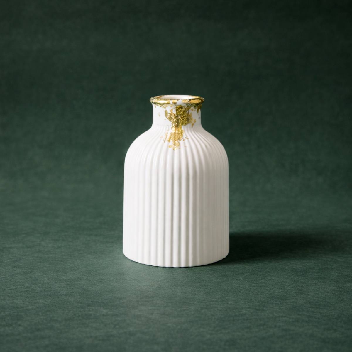 Kleine weiße Keramikvase