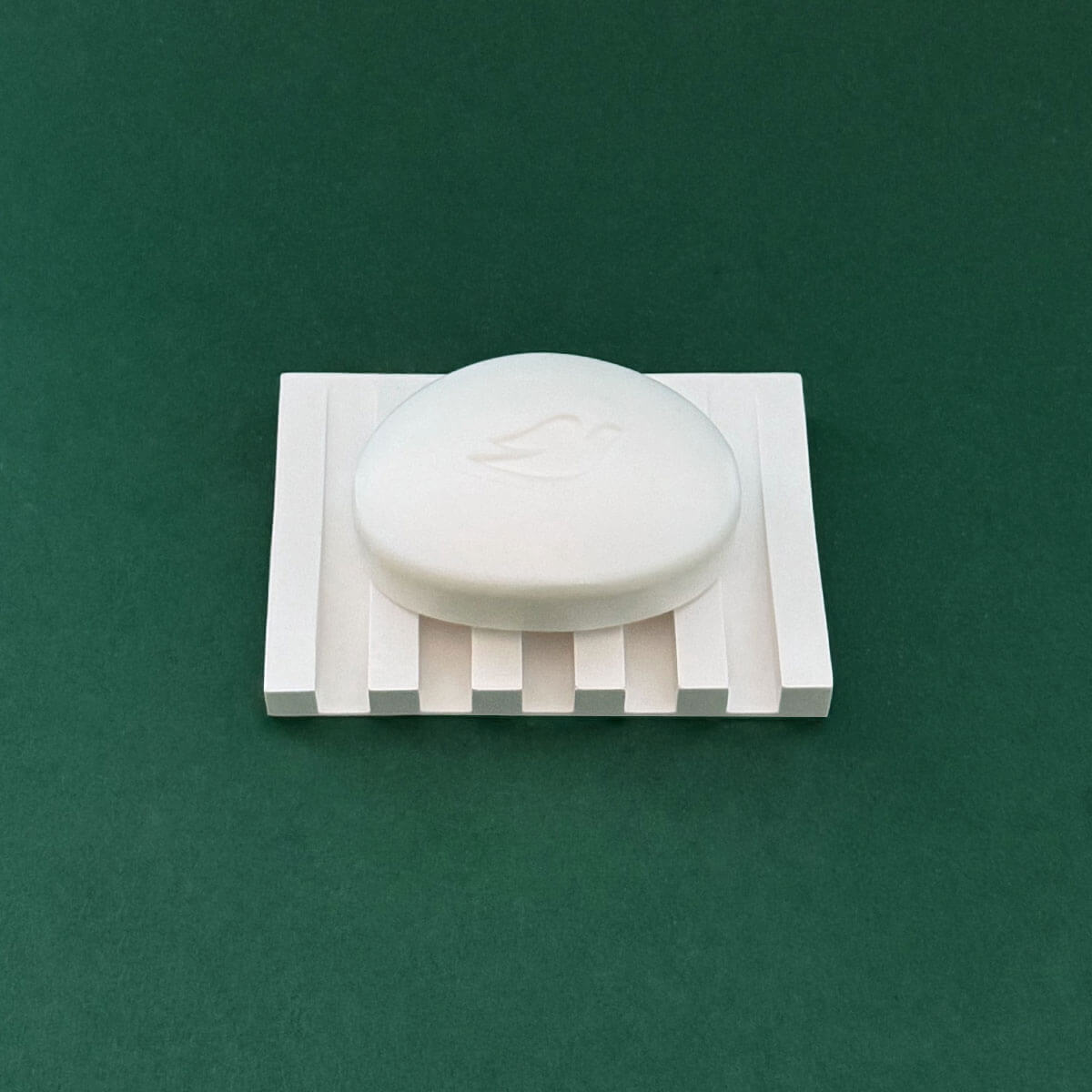 Minimalistische Seifenschale mit einseitigen Rillen
