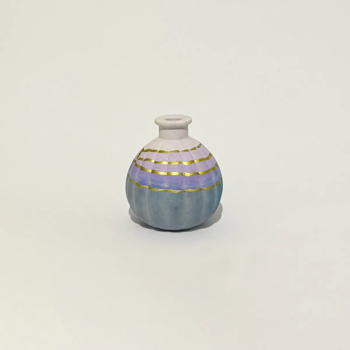 Mini Vase blau lila mit Goldlinien für Trockenblumen