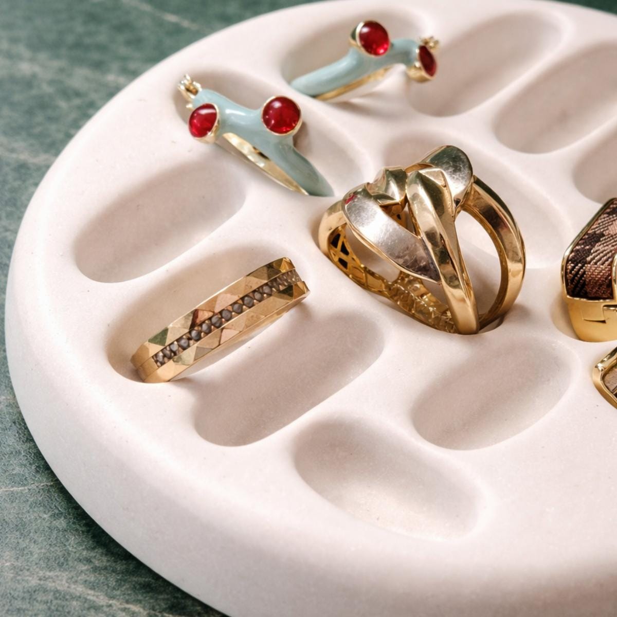 Detail Ringschale Keramik, Ringablage für Ringe und Schmuck