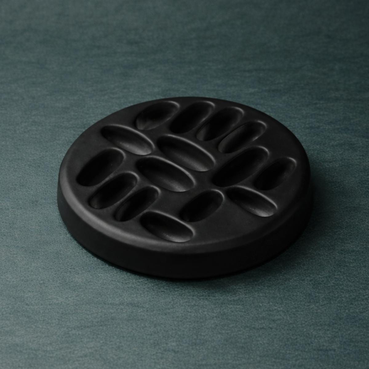 Ringschale aus Keramik in Schwarz, Ringablage für Schmuck